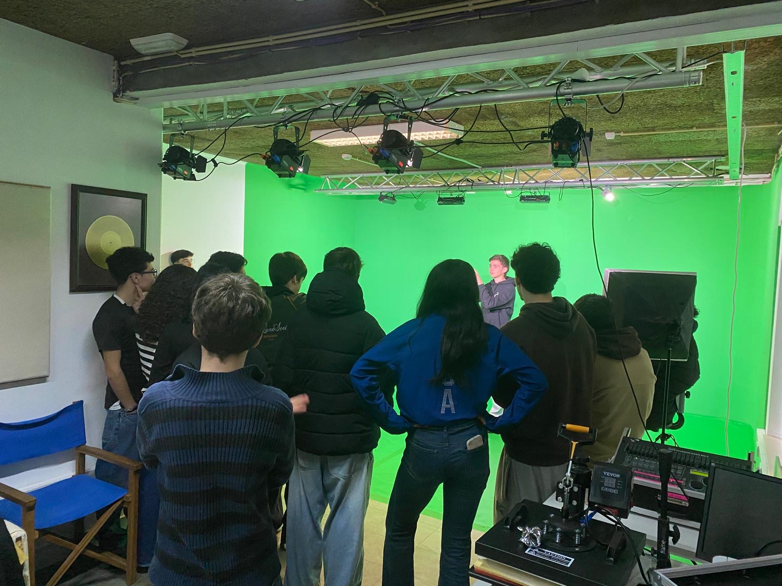 Ontem fizemos uma sessão de fotos para futuros cartazes para a promover a escola. Disciplina: Técnicas Multimédia;